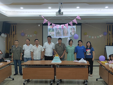 為推進國豐橡塑企業(yè)文化建設，10月職工生日會。